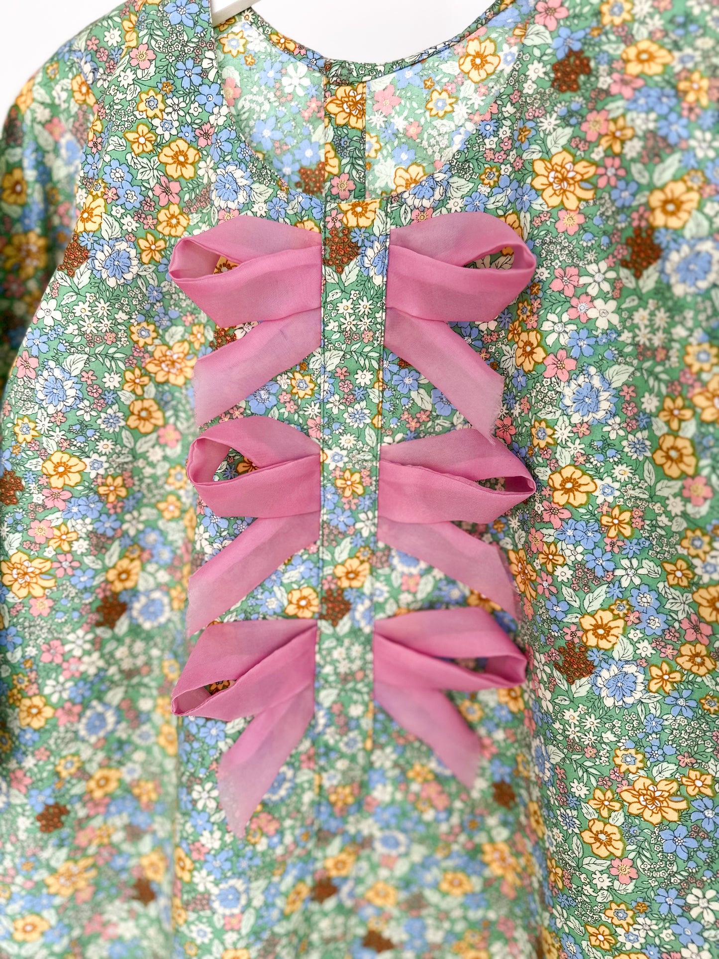 Pink bow jalabya