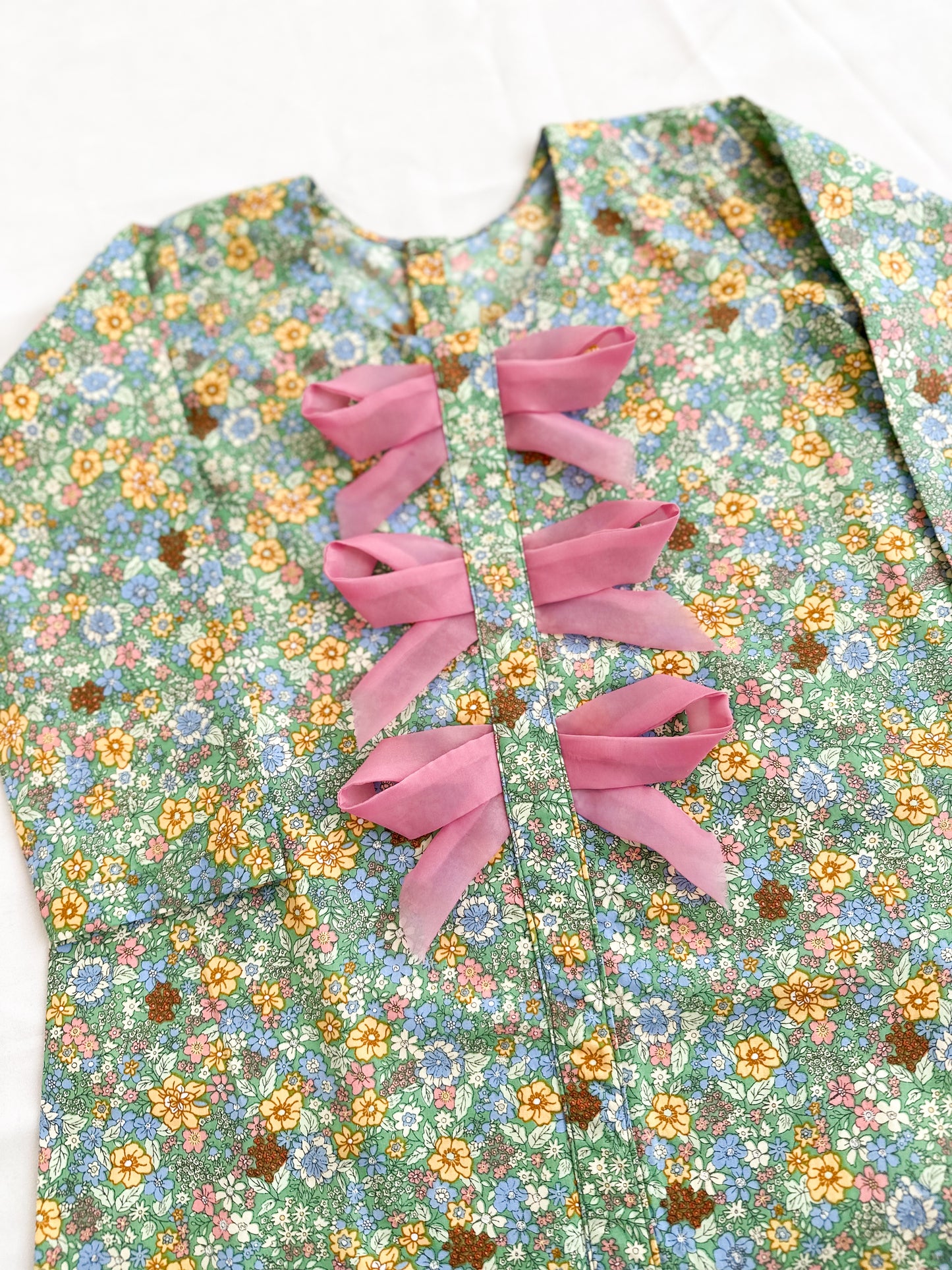 Pink bow jalabya